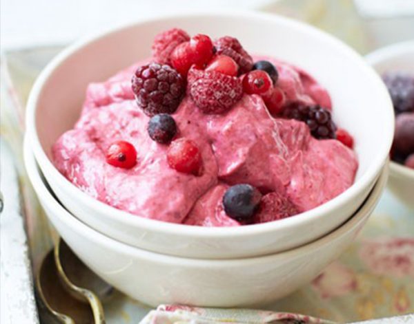 frozen-berries-with-yogurt